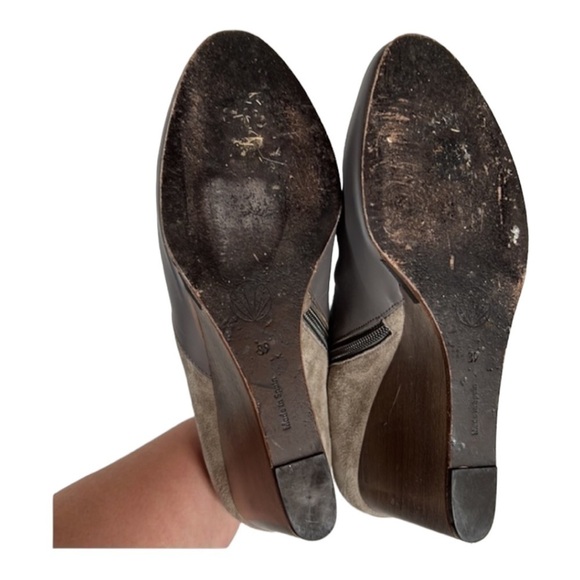 Coclico Elurra Suede Wedge Bootie In Taupe Size 8.5 - Picture 7 of 13